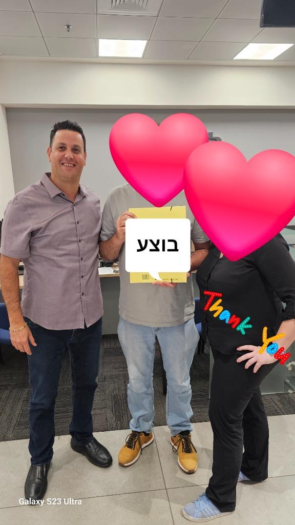 מסורבי בנקים וחילוטים - גיל אשר לוי עם לקוחות מרוצים בגיל פיננסים